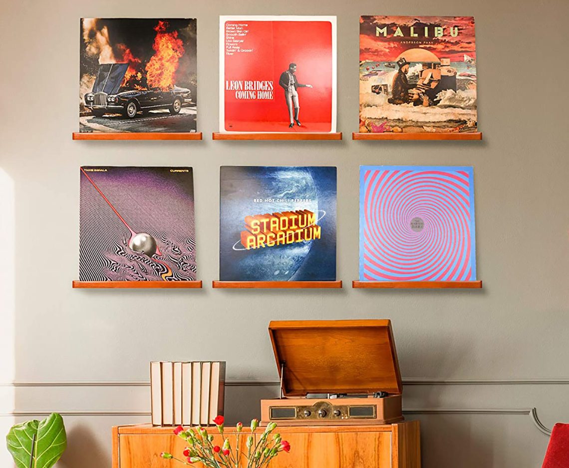 Comment accrocher un vinyle sur un mur ?