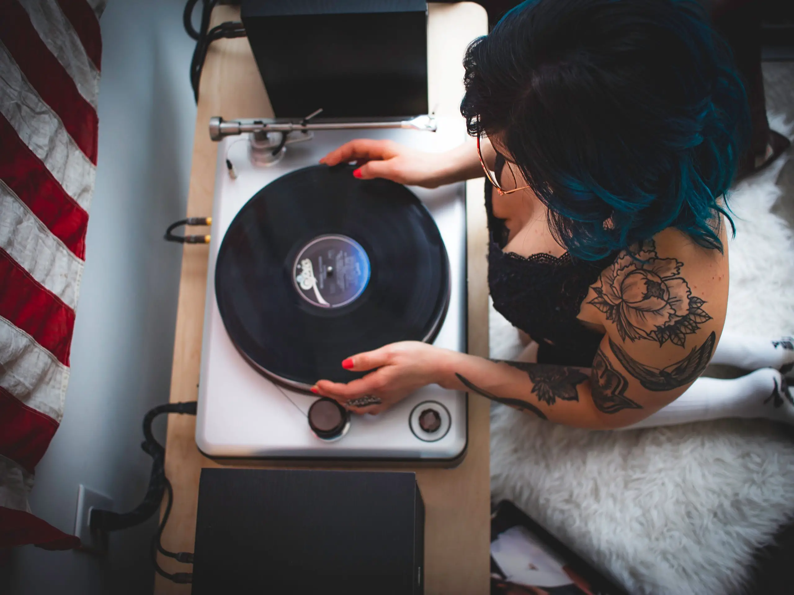 Comment bien manipuler un disque vinyle pour éviter de l’abimer ?